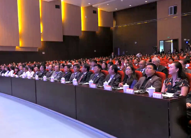 每个妇女，，，每个儿童启动仪式